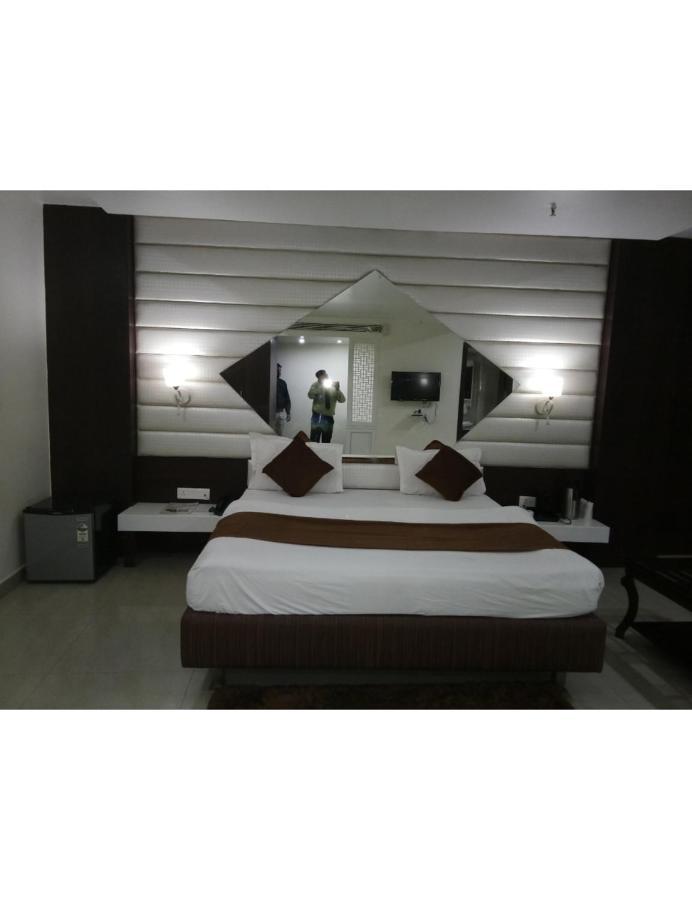 Hotel D Grand, Bareilly Exterior photo